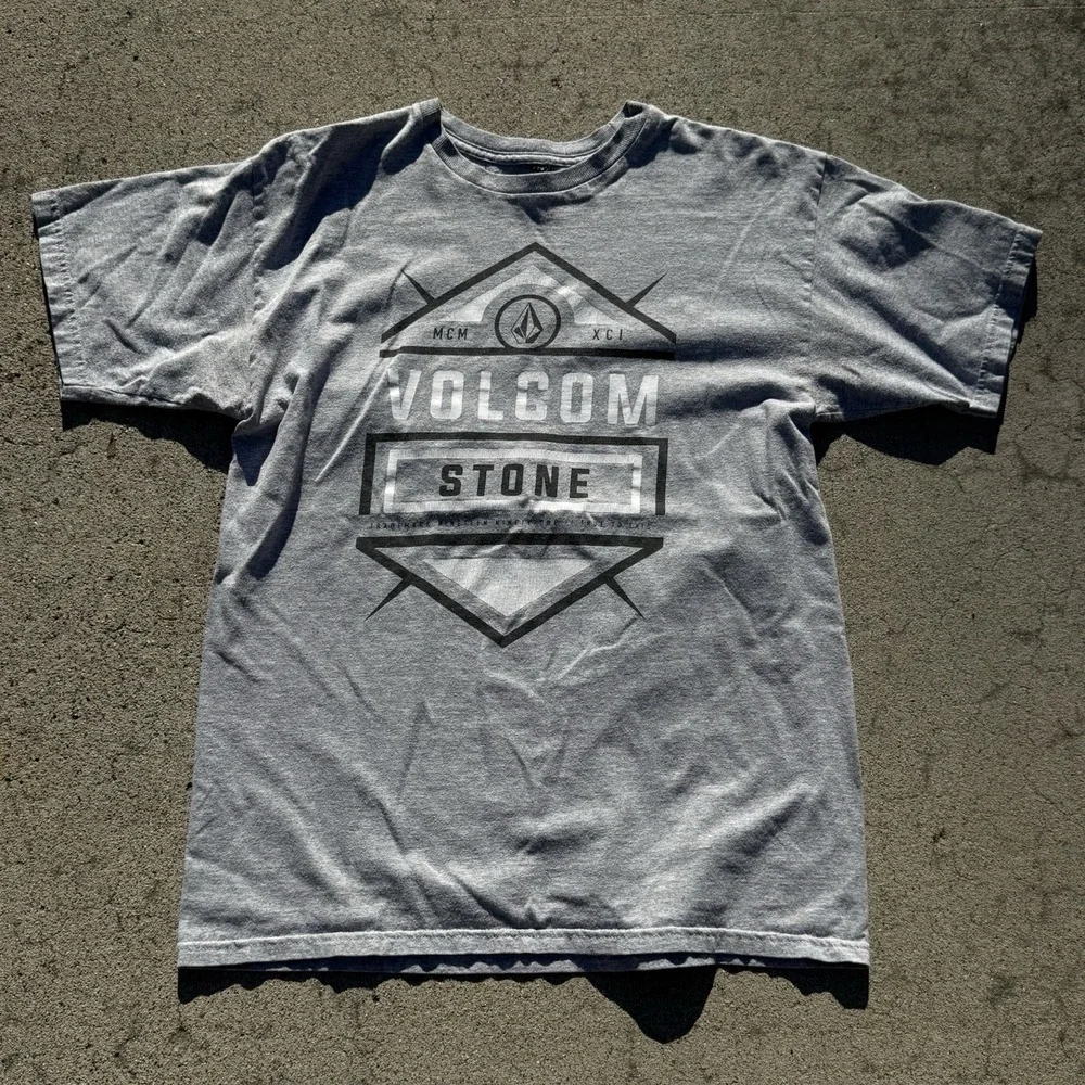 Volcom Stone‎ Men's Gray Graphic T-Shirt Crew Neck Short Sleeve Size